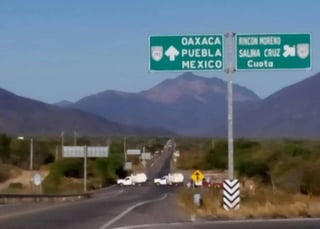 El gobierno federal propuso bajar el IVA y el ISR en 76 municipios de Oaxaca y Veracruz, así como bajar el precio del combustible. (ARCHIVO)
