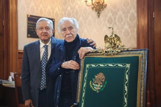 El presidente Andrés Manuel López Obrador recibió en Palacio Nacional al periodista Carlos Payán, quien recientemente recibió la medalla Belisario Domínguez por parte del Senado de la República. (TWITTER)
