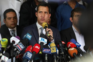 'En todos los estados iremos de nuevo (a los cuarteles), a entregar un mensaje, a sumar más de los que nos hacen falta el día de hoy', dijo Guaidó durante una rueda de prensa en Caracas. (EFE)