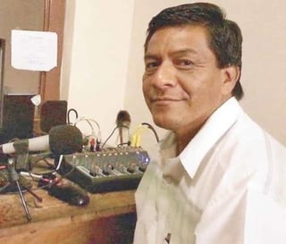 Telésforo Santiago, quien era fundador y director de la radio comunitaria 'El Cafetal, la voz zapoteca', fue emboscado y asesinado el día de ayer según los primeros reportes de las autoridades. (ESPECIAL)
