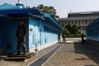 Corea del Sur, Japón y Estados Unidos reaccionaron hoy con cautela, luego de que Corea del Norte disparó una serie de proyectiles de corto alcance en su costa este, y aseguraron que se mantendrán atentos a cualquier movimiento, en estrecha cooperación. (ARCHIVO)