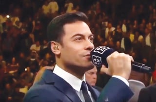 Honor. Carlos Rivera cantó el Himno Nacional en Las Vegas antes de la pelea entre 'Canelo' Álvarez y Daniel Jacobs. (ESPECIAL)