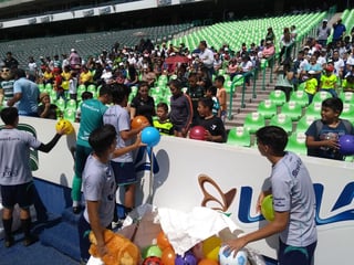 Fue a media mañana que los pequeños hicieron acto de presencia en el Estadio Corona. (ARCHIVO)