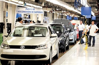 En abril, la producción automotriz registró un crecimiento de 2% con la producción de 299 mil 707 vehículos, según cifras del Instituto Nacional de Estadística y Geografía (Inegi) y la Asociación Mexicana de la Industria Automotriz (AMIA). (ARCHIVO)