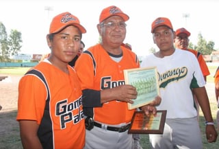Lozano fue el primer instructor del pitcher zurdo Manuel “Manny” Bañuelos. (ARCHIVO)