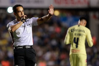 Jorge Isaac Rojas será el árbitro en el duelo entre Cruz Azul y América. (ARCHIVO)