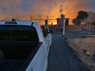 Se registró un gran incendio este miércoles, en terrenos aledaños al Sistema de Pozos San Fernando. (EL SIGLO DE TORREÓN)