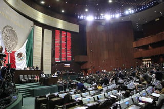 La Cámara de Diputados avaló en lo general, con 396 votos a favor, 68 en contra y una abstención la reforma educativa. (ESPECIAL)