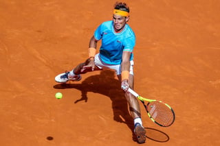 Rafael Nadal mostró un buen nivel de tenis para derrota 6-3, 6-3 a la joven revelación Felix Auger-Aliassime en el Abierto de Madrid. (EFE)