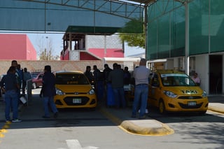Afirman que Centro de Verificación Vehicular de Torreón opera en 'óptimas' condiciones. (ROBERTO ITURRIAGA)