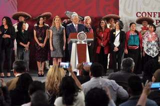 El presidente Andrés Manuel López Obrador festejó en Palacio Nacional a las madres en este 10 de mayo. (NOTIMEX)