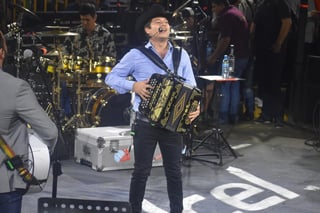 El cantautor de regional mexicano Remmy Valenzuela asegura que la popularidad se la ha ganado gracias a su trabajo en los escenarios. (ARCHIVO)