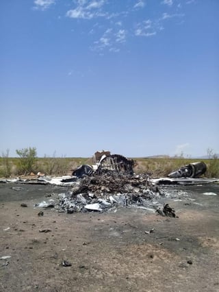 La aeronave aparentemente cayó de punta y maromeó, desplomándose sobre su fuselaje mientras que la cabina y área de pasajeros se incendiaron; las llamas consumieron casi la totalidad de la nave.