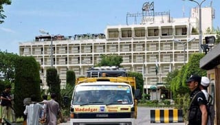 De acuerdo con el ministro, las fuerzas de seguridad están llevando a cabo una operación de rastreo en el hotel, tras la que las autoridades podrán indicar con mayor precisión si hubo heridos. (ESPECIAL)
