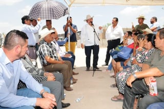 El senador Armando Guadiana durante su visita a Matamoros, dijo que será prioridad dotar de agua a toda La Laguna. (EL SIGLO DE TORREÓN)