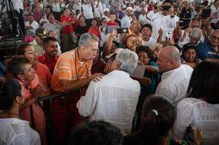 El presidente Andrés Manuel López Obrador encabezó la entrega de Programas Integrales de Bienestar en Puerto Vallarta. (NOTIMEX)