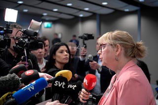 Eva-Marie Persson, fiscal superior adjunta de Suecia, ofrece una rueda de prensa para anunciar la decisión tomada respecto a la investigación preliminar sobre Julian Assange, ayer en Estocolmo. (EFE)