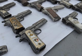 Coahuila se colocó en el lugar 16 entre los estados con el mayor número de armas reportadas como robadas o extraviadas. (ARCHIVO)