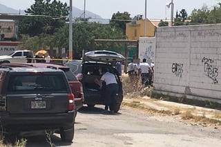 El cuerpo de la mujer fue localizado en el interior de una bolsa de plástico de color negro en un terreno baldío de la colonia Aviación de la ciudad de Torreón. (EL SIGLO DE TORREÓN)