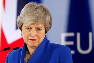La primera ministra Theresa May se comprometió en marzo a dimitir si el Parlamento aprueba el pacto sobre el Brexit. (ARCHIVO)