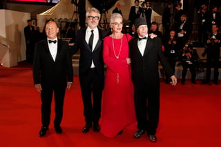 En Cannes. Jan Harlan, Alfonso Cuarón, Katharina Kubrick y Leon Vitali llegan a la proyección de El resplandor.