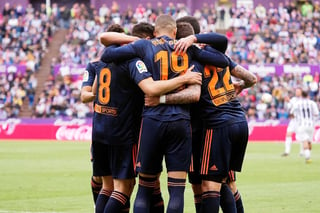 El Valencia se ha clasificado para la Liga de Campeones 2019/20 tras vencer en Zorrilla al Valladolid (0-2), mientras que el Espanyol jugará la Liga Europa. (EFE)