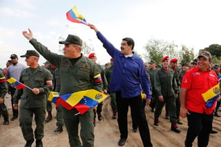 La cancillería de Irán dio la bienvenida hoy a la iniciativa para un diálogo de paz entre el gobierno de Venezuela y la oposición, que esta semana se reunieron en Oslo, y llamó a Estados Unidos a levantar las sanciones que ha impuesto al país sudamericano. (EFE)