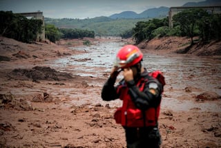 La justicia brasileña incrementó a 73 millones de dólares el valor de la multa sobre la minera Vale si no presenta en un plazo de 72 horas un informe técnico sobre los riesgos e impactos del posible rompimiento de una presa de residuos en Minas Gerais. (ARCHIVO)