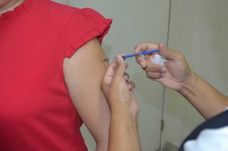 Más del 90 por ciento de las muertes por influenza están relacionadas con la falta de vacunación. (EL SIGLO DE TORREÓN)
