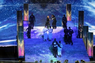Polémica. Durante el espectáculo de Madonna, bailarines mostraron las banderas de Israel y Palestina pegadas en sus espaldas.