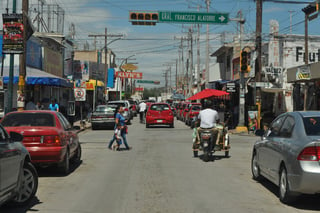 Comerciantes piden colocación de contenedores de basura en la zona centro de Matamoros para que no se contamine. (EL SIGLO DE TORREÓN/CLAUDIA LANDEROS)