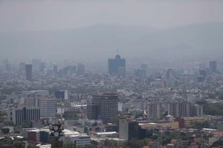 Expertos relacionan aire contaminado con más de 14 mil muertes al año en el país. (ARCHIVO)