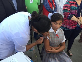 Esteban Montoya, director de Servicios de Salud del Estado de Durango, explicó que la aplicación de la vacuna contra el VPH está dirigida es para niñas de quinto grado de primaria. (EL SIGLO DE TORREÓN)