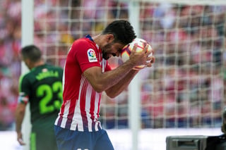 Diego Costa, delantero del Atlético de Madrid, sufrió este martes 'un esguince de alto grado en el tobillo izquierdo' en el minuto 22 del partido amistoso contra el Beitar. (ARCHIVO)