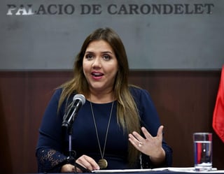 La Corte Nacional llamó el martes a juicio a la ex vicepresidenta ecuatoriana María Alejandra Vicuña, acusada de exigir contribuciones a sus colaboradores que iban a parar a sus cuentas personales. (ARCHIVO)
