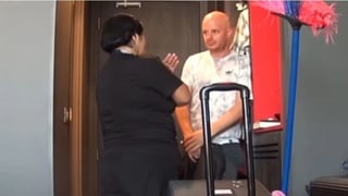 Pruebas. Facundo confronta a las señora de limpieza que le robó de su cuarto de hotel en Chile, ella le pidió no acusarla. (ESPECIAL)