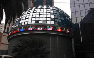 El mercado mexicano quedó en línea con los índices accionarios de Estados Unidos, en donde el Dow Jones perdió 0.39 % y el Nasdaq bajó 0.45 por ciento en una jornada de incertidumbre. (ARCHIVO)