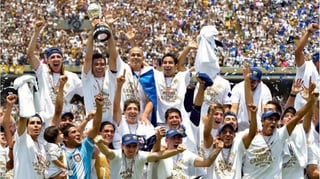Los universitarios celebraron en 2011 el último campeonato de los Pumas, donde el gol del triunfo fue gracias a Javier Cortés. (CORTESÍA)