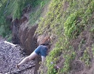 Youtuber muestra el momento en el que su esposa cae de un barranco