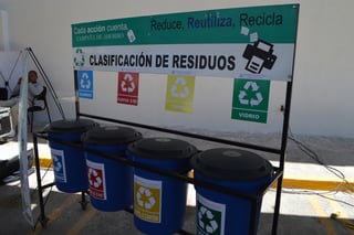 Van por reciclaje y reutilización en edificios y escuelas. (ROBERTO ITURRIAGA)