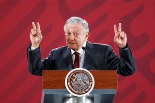 La aprobación del presidente de México, Andrés Manuel López Obrador, disminuyó en diez puntos porcentuales, hasta el 70 %, tras su primer semestre de mandato, informó este lunes la empresa De las Heras Demotecnia. (EFE)