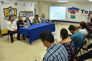 El anuncio de la campaña que emprenderá el Ayuntamiento de Torreón fue encabezado por el alcalde de la ciudad, Jorge Zermeño Infante, además de directores municipales y regidores. (FERNANDO COMPEÁN)
