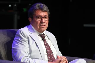 El coordinador de Morena en el Senado, Ricardo Monreal Ávila, dijo que confía que el IMSS tenga la capacidad para hacerse cargo de la distribución de medicamentos en sus clínicas y hospitales, a fin de abatir la escasez que se enfrenta actualmente. (ARCHIVO)