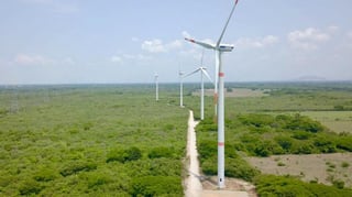 El parque de 132 aerogeneradores, propiedad de la empresa japonesa Mitsubishi Corporation, tuvo una inversión de mil 200 millones de dólares en una extensión de 5 mil hectáreas en terrenos de los municipios de Juchitán y El Espinal. (TWITTER)