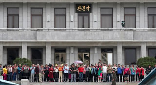 Un grupo de turistas visita las instalaciones del Gobierno de Corea del Norte. (ARCHIVO)