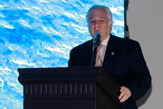 El secretario de Turismo, Miguel Torruco Marqués, informó que en breve la Secretaría de Mariana presentará un plan integral para atender el problema de sargazo que se registra en el Caribe mexicano. (ARCHIVO)