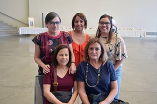 Tere, Rocío, Ale, María Ángeles y Lourdes.