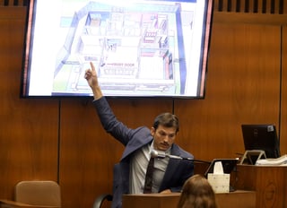 Justicia. Ashton Kutcher testifica en el juicio por homicidio contra Michael Gargiulo en la Corte Superior de Los Ángeles.(AP)