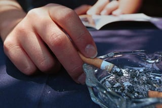 El tabaquimo es uno de los principales factores de cáncer de pulmón, de acuerdo al IMSS. (EL SIGLO DE TORREÓN)