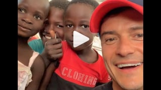 En redes. Orlando Bloom compartió un video de su visita con los niños afectados por el paso de los ciclones Idai y Kenneth. (ESPECIAL)